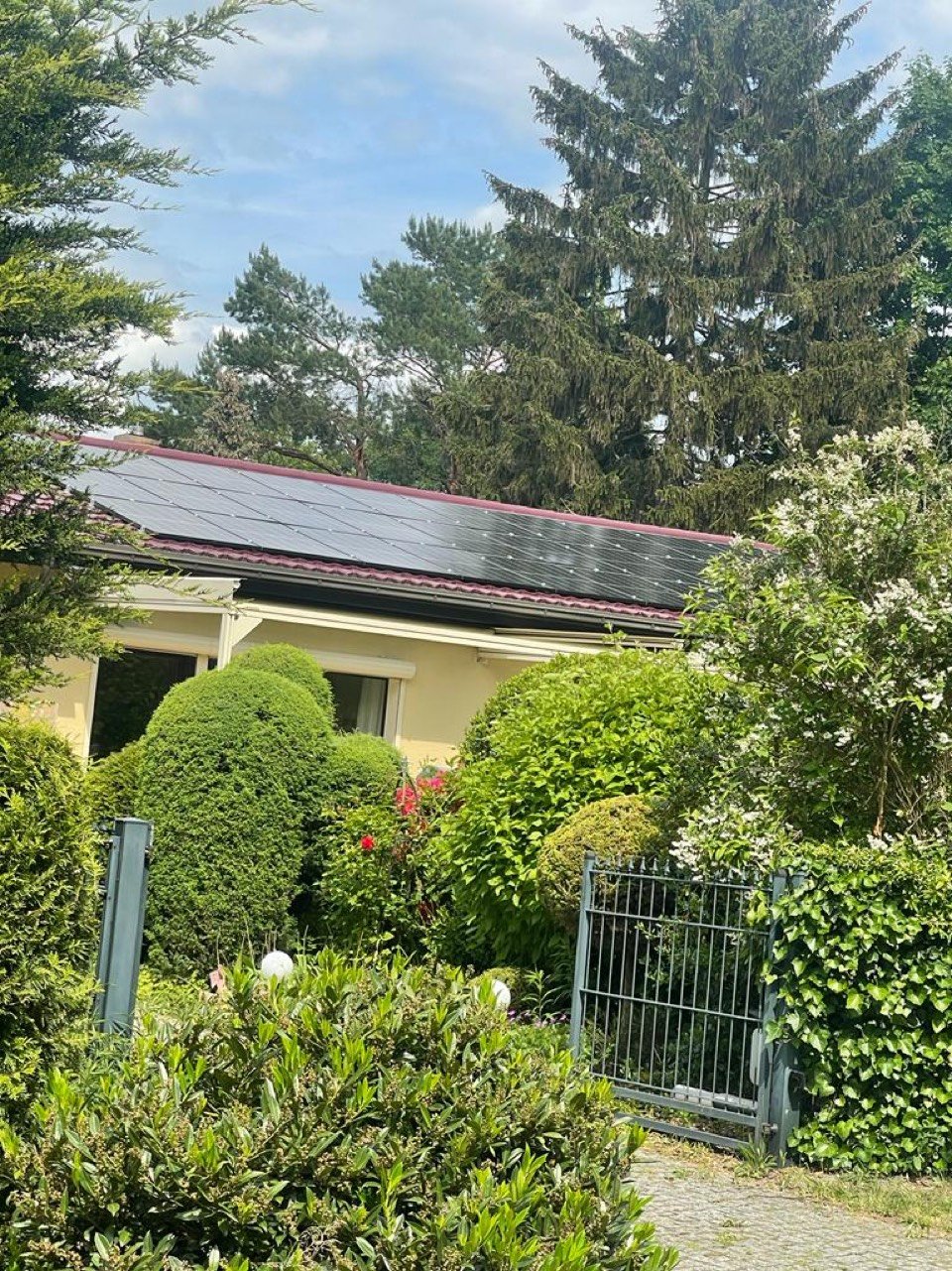 Komplettanlage Solarsorglos Berlin auf Einfamilienhaus