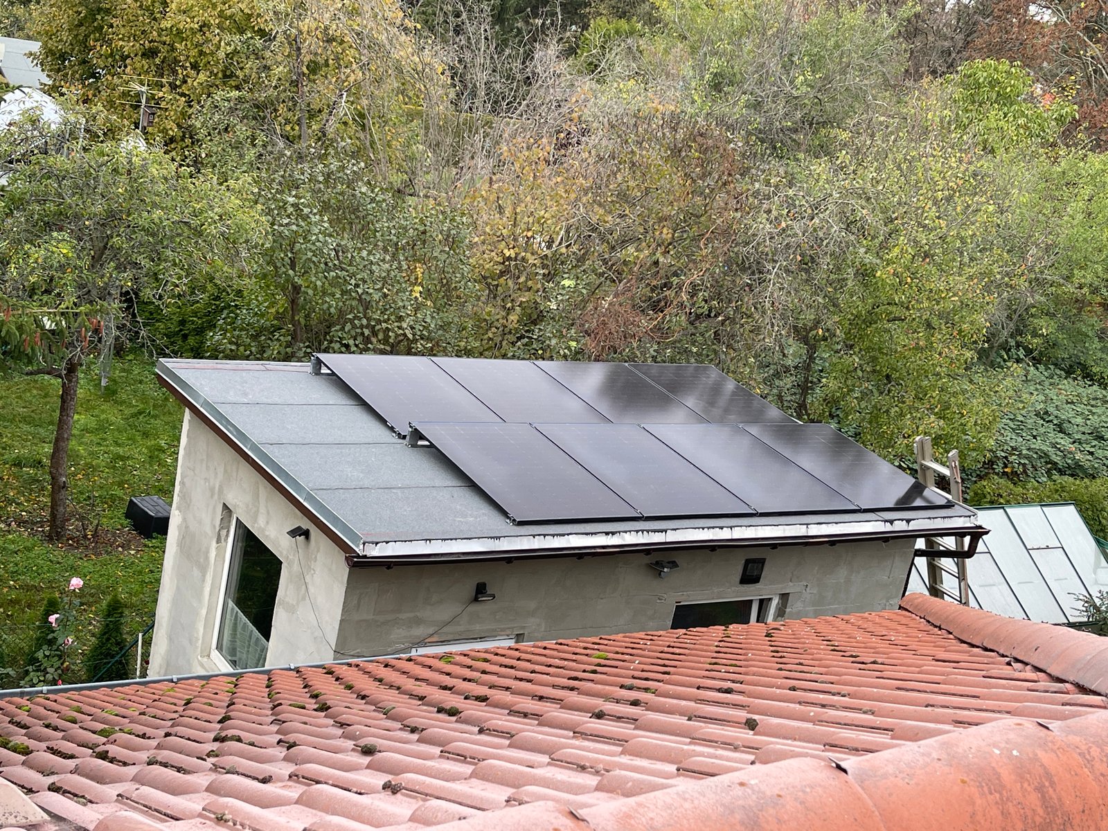 Fertige Solaranlage auf Pultdach in Berlin Karlshorst